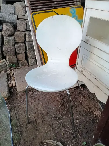 cadeira branca formiga Tok&Stok..