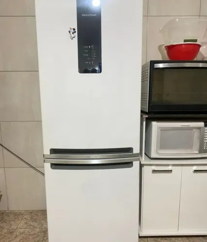 Geladeira inverse branca