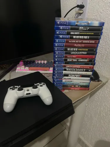 PLAYSTATION 4 SLIM 1TB VERSÃO 13.52 COM JOGOS MÍDIA FÍSICA