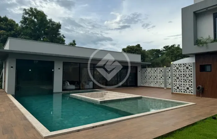 Casa no Condomínio Aldeia do Vale com 7 suítes.