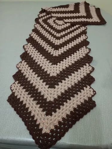 Caminho de mesa em crochê