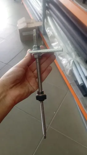 PRISIONEIRO METALICO RETO