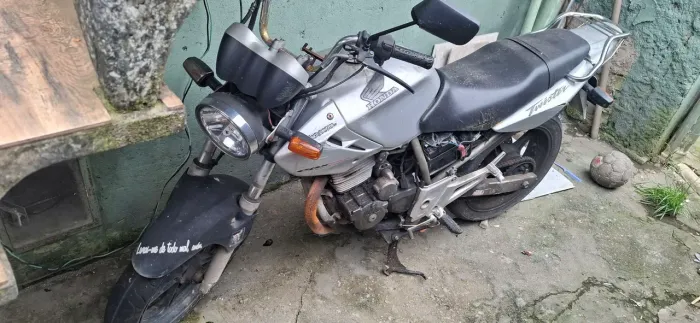 Cb Twister 2004 baratinha