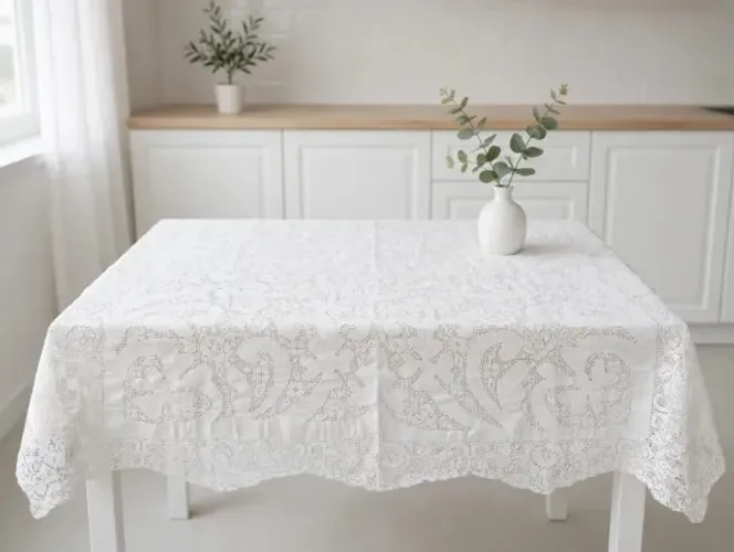 Toalha de Mesa 1,13m x 1,00m Branca Filé Luxo - 4 Lugares