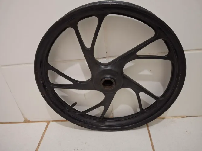 Roda dianteira de uma FAN 2020