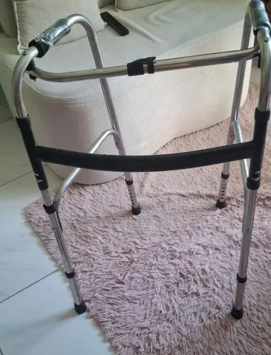 Anda já para vender semi-novo e cadeira de banho semi-novo também