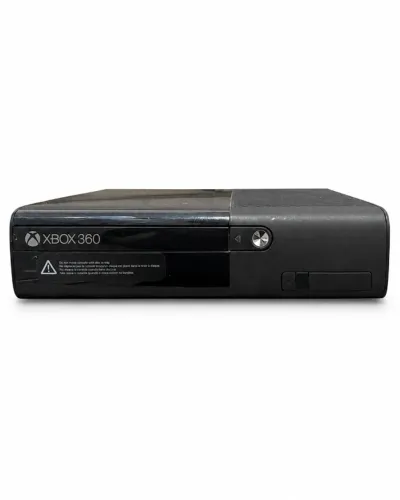 Xbox 360 E original/travado, funcionando normalmente. Acompanha fonte, 2 controles e jogos