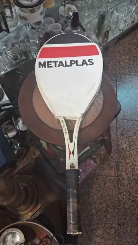 Rara raquete de tênis vintage da marca brasileira Metalplas 