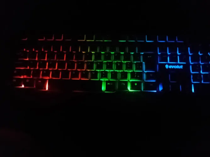 Teclado 100% com rgb USADO