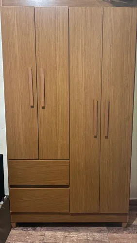 Guarda-roupa de solteiro semi novo muito conservado. Não entrego!