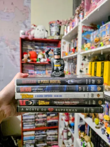 Lote Dvd Desenhos Batman, DC, Superman - 5 Filmes Animação + Boneco Batman