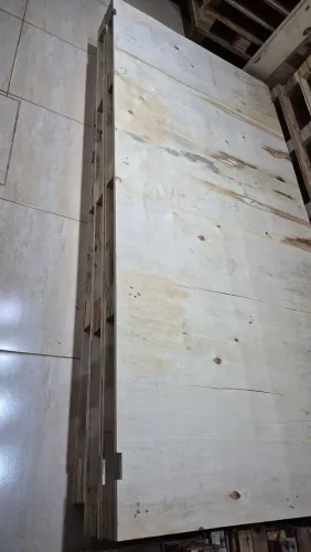 Pallets seminovos compensado medida 2.30 por 1.50 mt, espessura 3 centímetros, entregamos