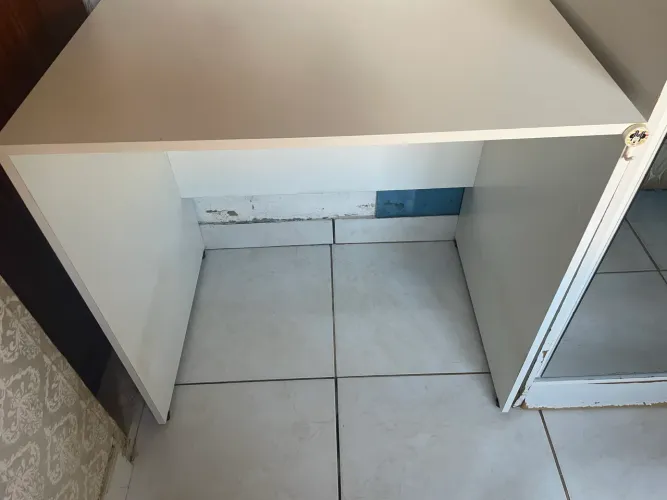 Vendo cadeira e mesa de escrivania