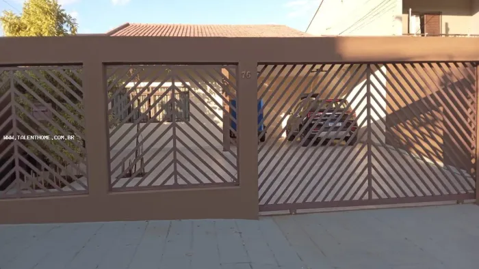 Casa para Venda, 3 dormitórios, 1 suíte, 3 banheiros