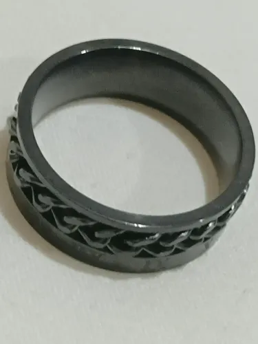 Anel com corrente giratória