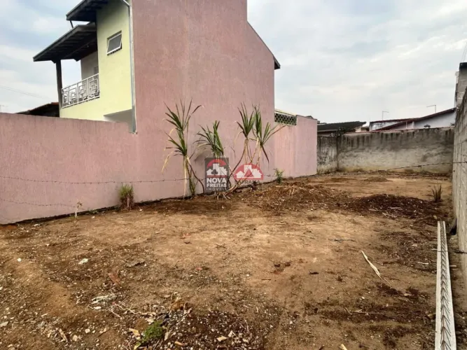 Terreno à venda no Parque das Palmeiras em Pindamonhangaba