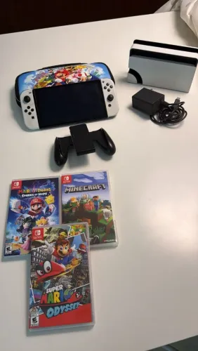 Nintendo Switch Oled com 4 jogos