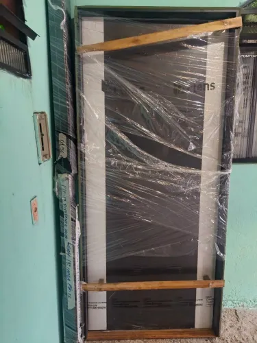 Linda porta pivotante de MDF