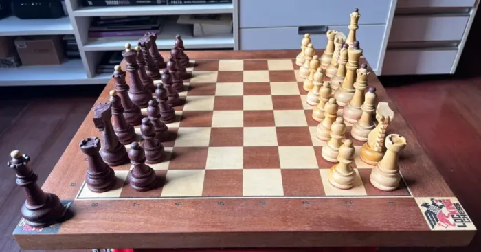 Tabuleiro Grande de Xadrez, Peças de Xadrez e Caixa para Guardar as Peças - Tudo Artesanal
