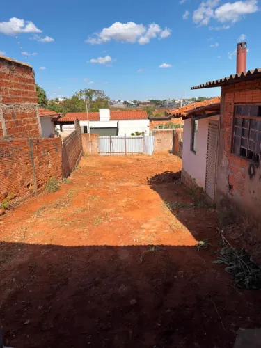 Lote com casinha 5 cômodo