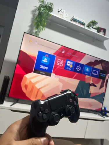PS4 PRO ZERADO + 2 controles + jogos