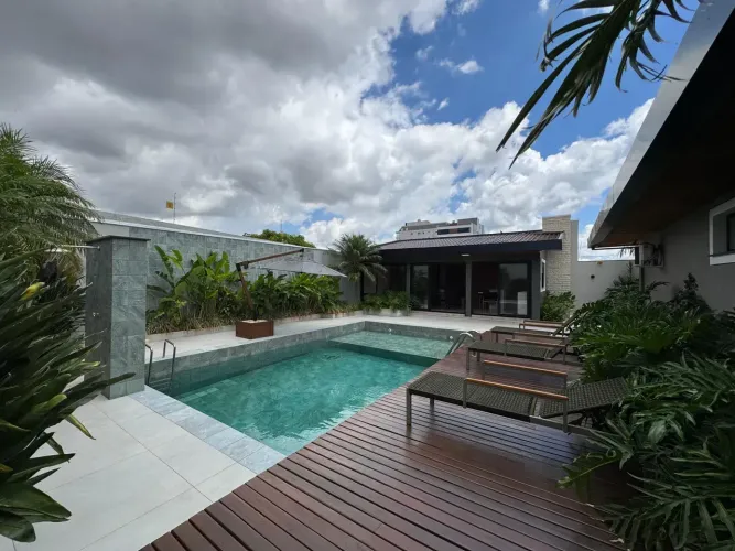 Casa Térrea à venda com 460 m² construídos com 5 quartos, sendo 2 suítes em Country - Casc
