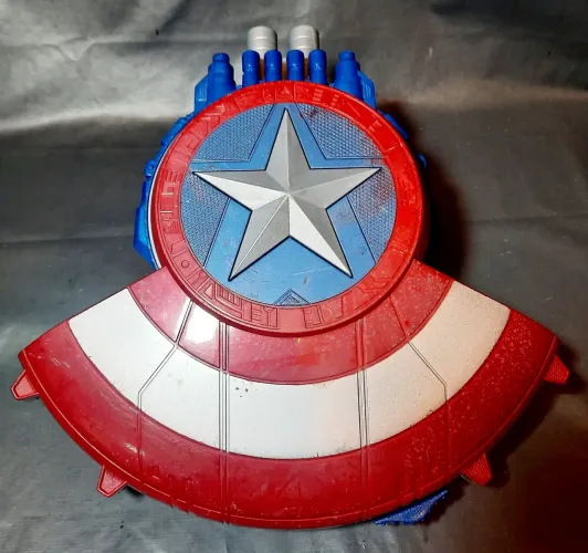 Lançador de Dardos NERF Escudo Capital América 