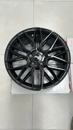 Jogo De Roda Niche M224 Preto Brilhante 5x112 - 18x8 Offset 42 (Nv)