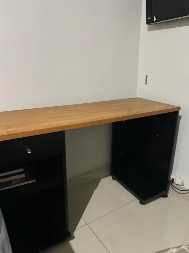Escrivaninha novissima pouco tempo de uso 
