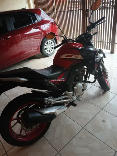 vende_se uma moto twister conservadavada.