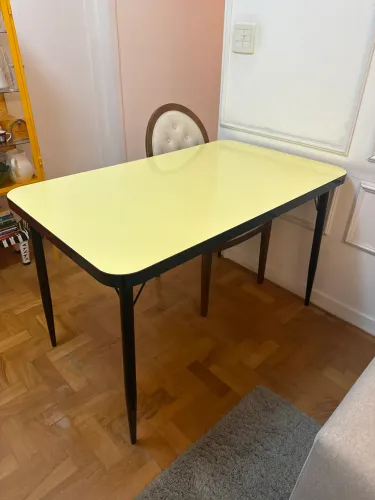 Mesa tokstok amarela