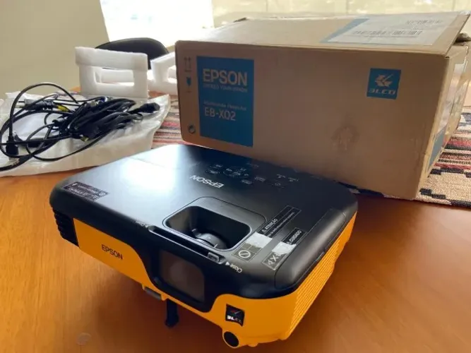 Projetor Epson EB-X02 2600 Lumens 3LCD - Estado de Novo / Pouco Uso