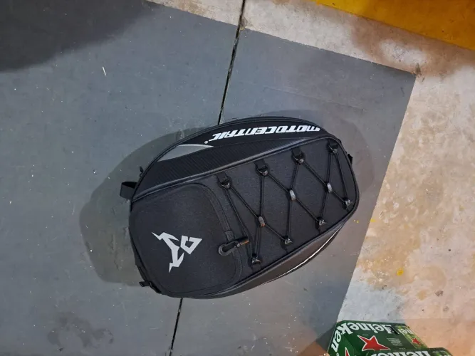 Moto Acessórios - Baú Mochila, Capa de Chuva, Luva, Jaqueta e Almofada de Silicone.