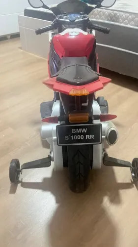 Moto infantil BMW elétrica