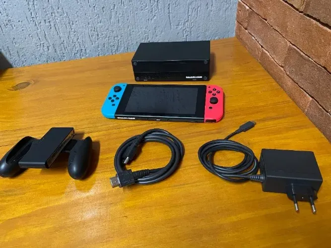 Console Nintendo Switch V2 Azul/Vermelho Seminovo (6 meses de Garantia)