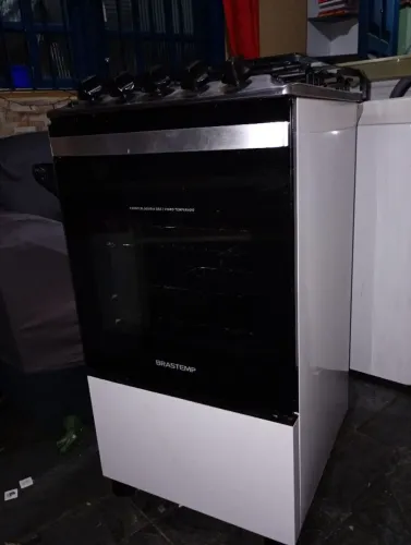 Fogão 4 bocas semi novo Brastemp 