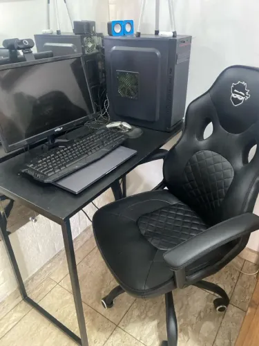 Computador completo com mesa e cadeira 