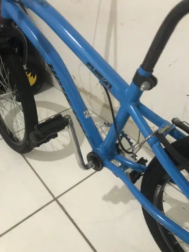 Bicicleta bmx semi nova