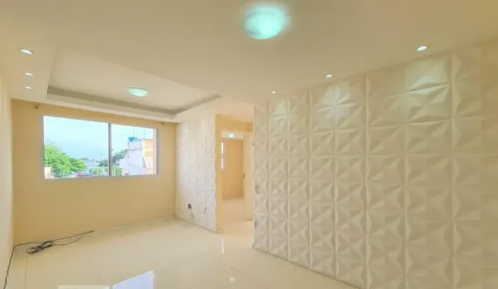 Apartamento 2 Quartos em Del Castilho | Sanca, Parede 3D e Porcelanato | Próx. Metrô Nova 