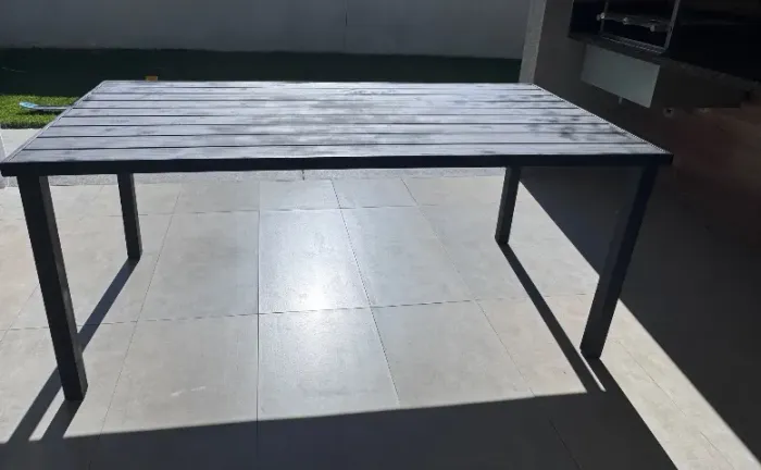 Mesa de alumínio ripado 1,8x0,9 m 