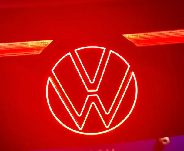 SÍMBOLO ILUMINADO VW