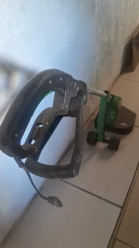 O preço médio estimado para um aparador de grama usado de 1000W (como os modelos populares