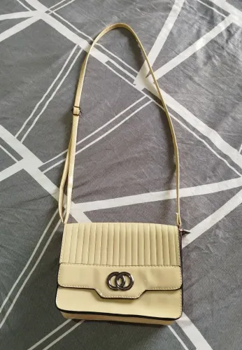 Bolsa transversal off white/creme