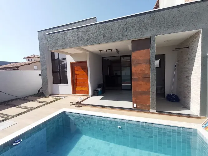 Linda Casa Linear no Condomínio Lagoa  Azul