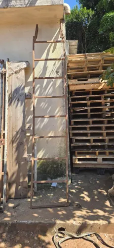 Escada de ferro tubular 
