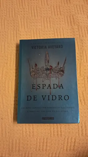 Espada de vidro - por Vitória Aveyard - editora seguinte