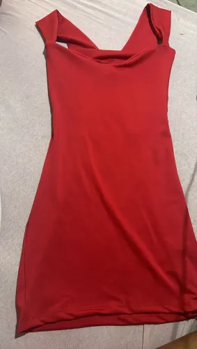 Vestidos novos, no preço pra sair logo