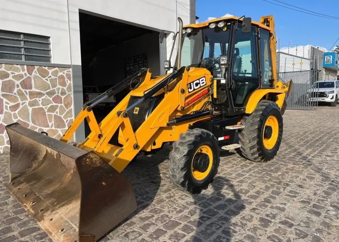 Retroescavadeira JCB 3CX 2020/20 - Parcele aqui 
