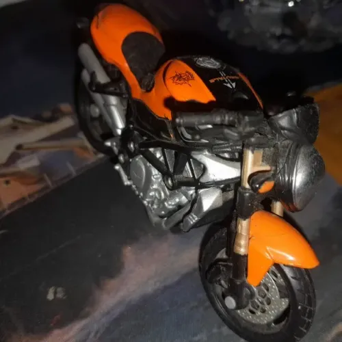 miniatura da moto MV Agusta Brutale 910R