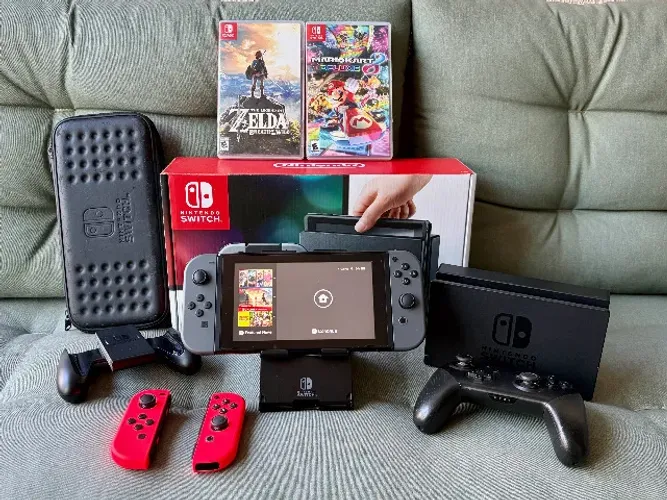 Nintendo Switch V1 completo - 2 Joy-Cons + Pro Controller + 2 jogos físicos + microSD